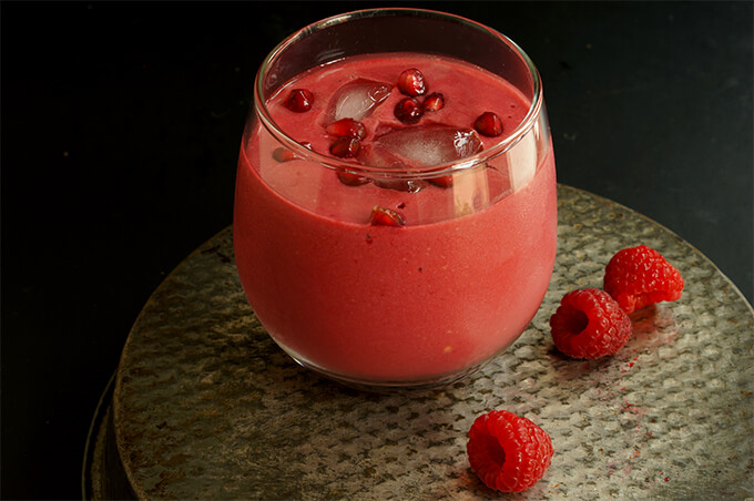Pomegranate guava smoothie | www.viktoriastable.com