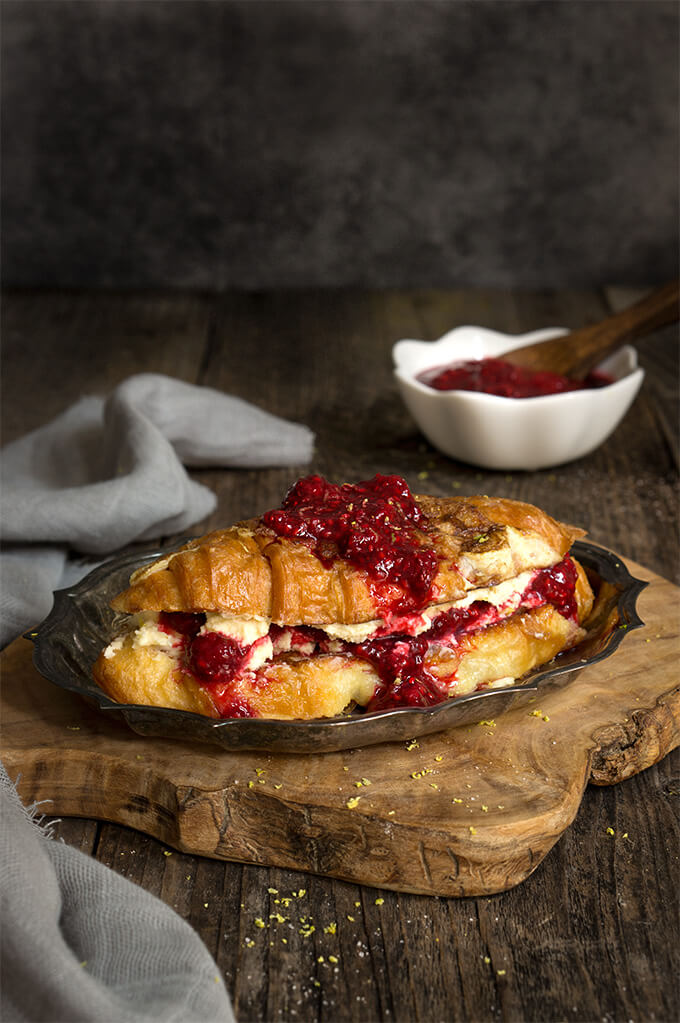 Croissant French toast with lemon Mascarpone filling - treat yourself to this scrumptious breakfast on a lazy weekend morning, and be sure to try both the savory and sweet version! | www.viktoriastable.com