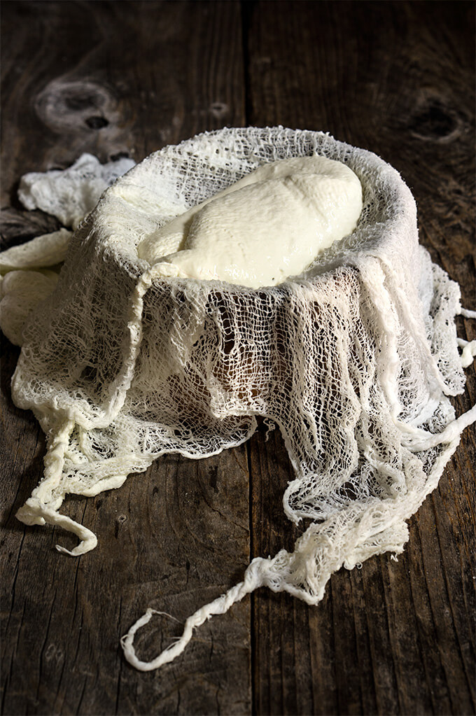 Homemade Mascarpone cheese | www.viktoriastable.com