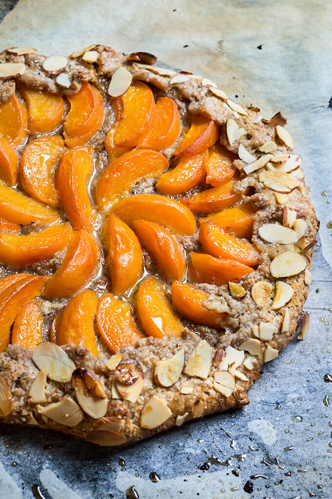 Apricot almond galette - flakey buttery crust, almond frangipane filling, and jammy sweet apricot on top complete this rustic summer galette. | www.viktoriastable.com