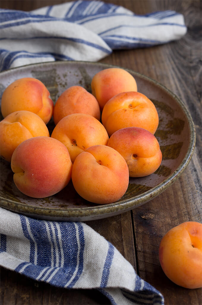 Apricot almond galette - flakey buttery crust, almond frangipane filling, and jammy sweet apricot on top complete this rustic summer galette. | www.viktoriastable.com