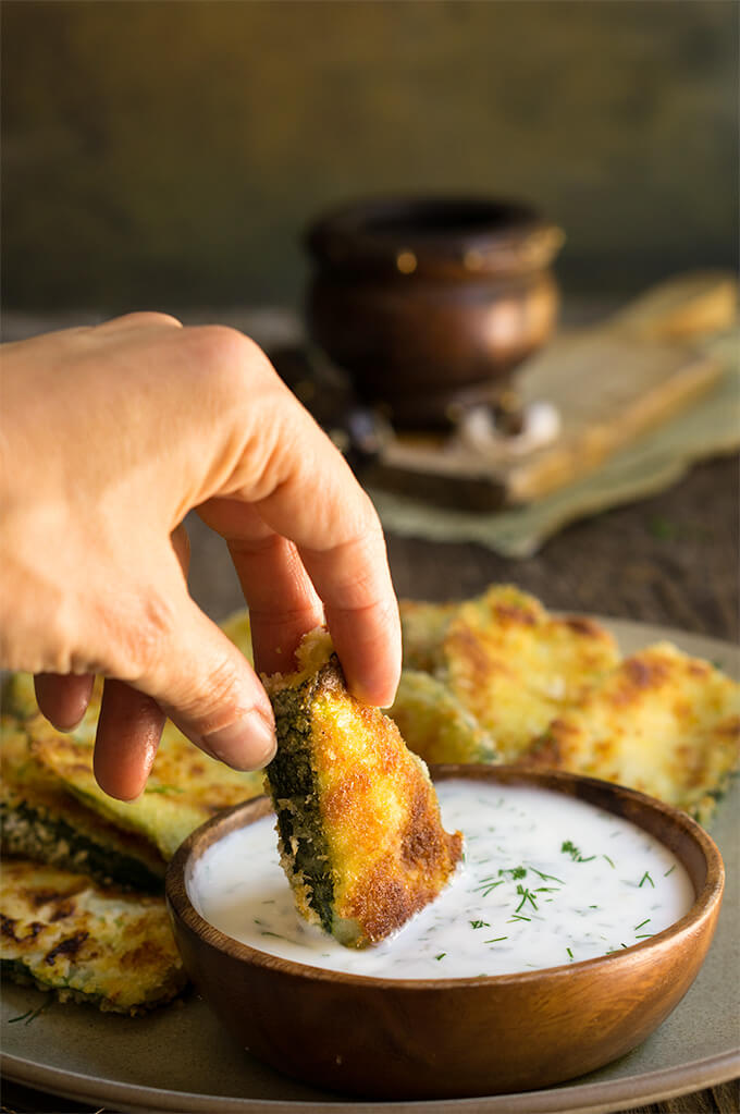 Oven-fried zucchini crisps with garlic yogurt dip - this is a fantastic summer finger food, quick and easy to make, and so delicious you need to triple the recipe! | www.viktoriastable.com