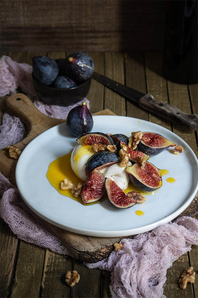 Figs with burrata, honey and salted walnuts | www.viktoriastable.com