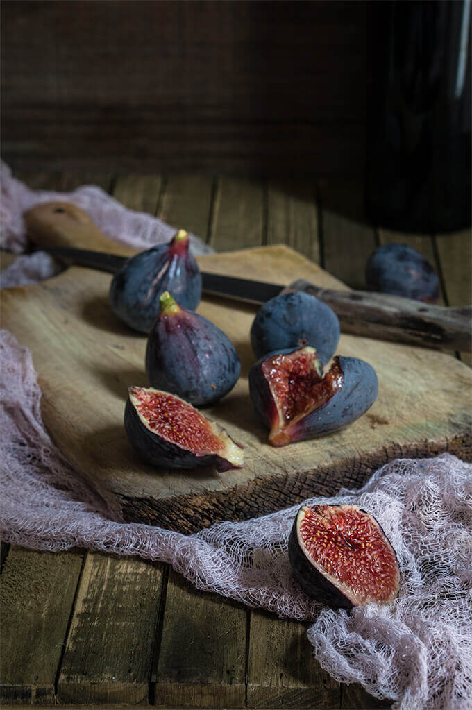 Figs with burrata, honey and salted walnuts | www.viktoriastable.com