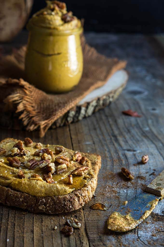 Cinnamon pecan pumpkin butter - a cross between a nut and fruit butter, with creamy texture and rich flavors of pecans and maple syrup, reminiscent of a pumpkin pie filling. | www.viktoriastable.com