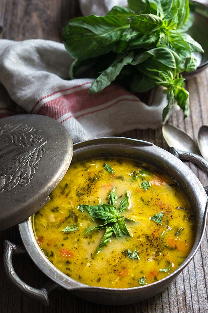 Chicken artichoke lemon soup | www.viktoriastable.com