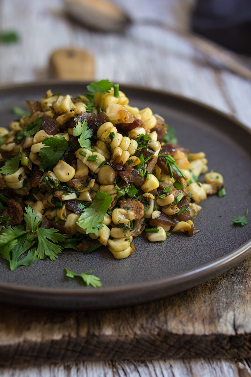 Corn salad with caramelized onions, bacon & cilantro | www.viktoriastable.com