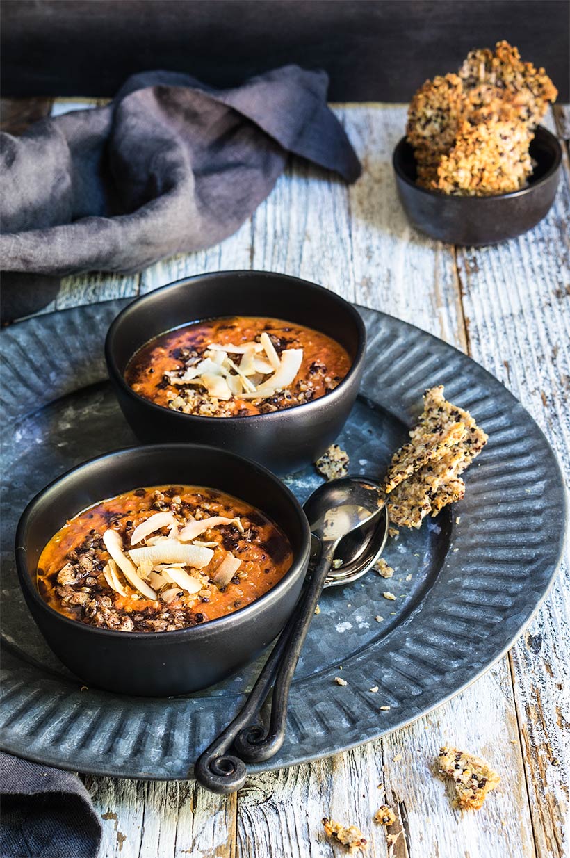Roasted tomato coconut quinoa soup | www.viktoriastable.com